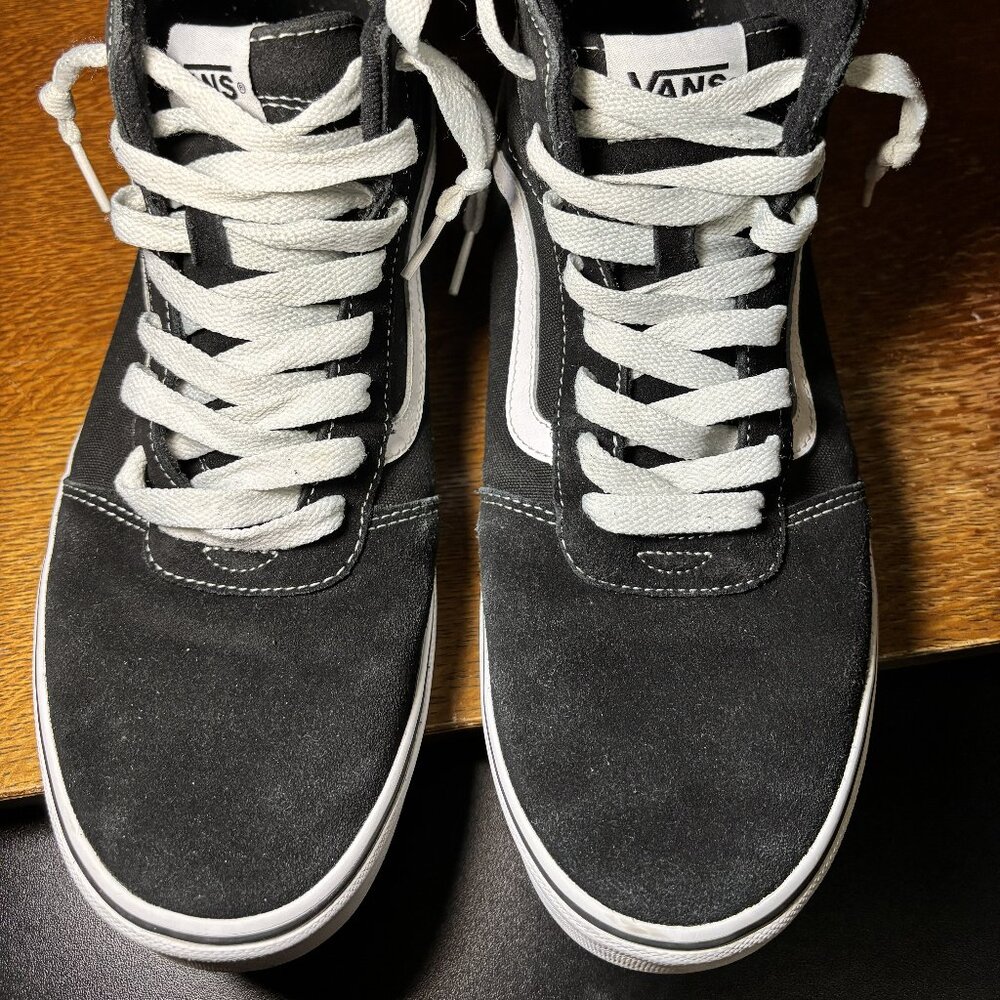 Men's Pre-Owned Vans Sneakers.  Size 13
